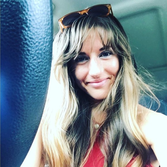 Meet your Posher, Kaleigh - Picture 2 of 5